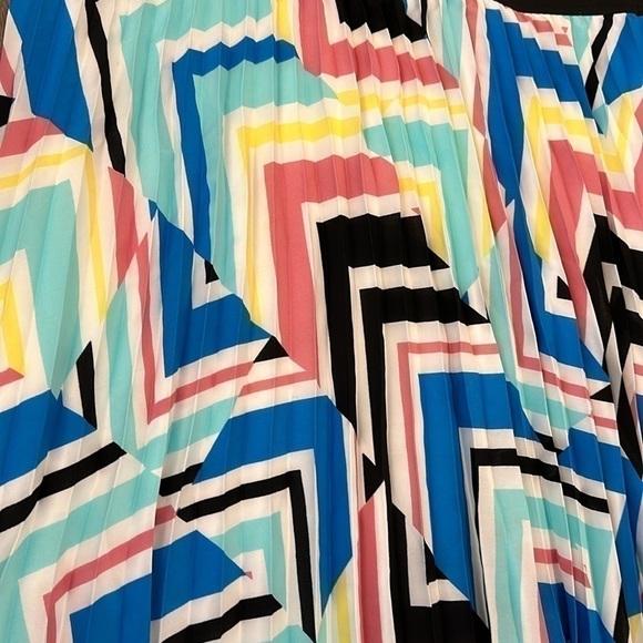 Worthington Cayenne Geo Skirt - Picture 3 of 7